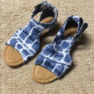 True Craft Blue and Tan Sandals